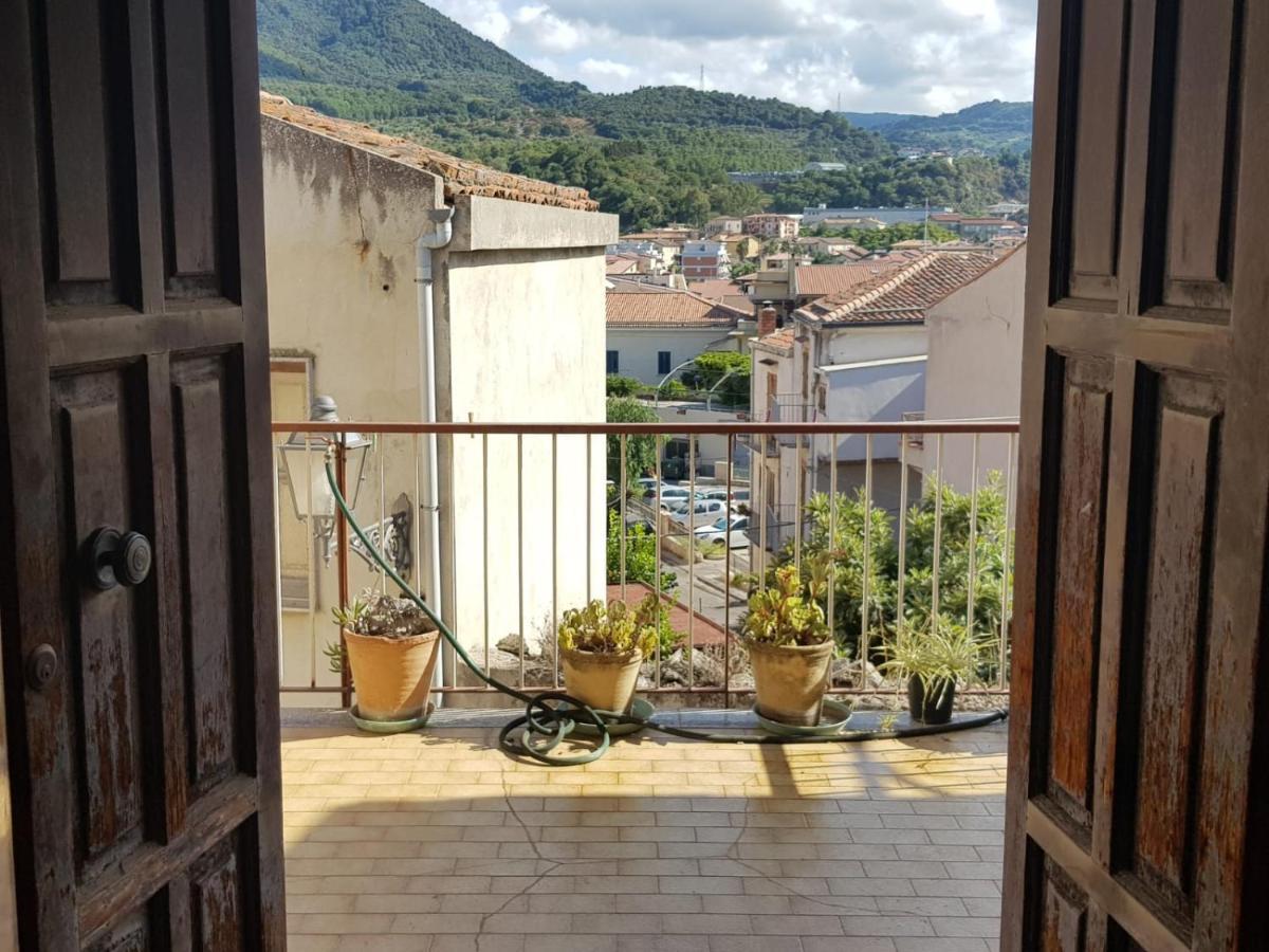 Ferienwohnung Casa Tranquilla E Luminosa Con Terrazzo A Due Passi Dal Mare Brolo Exterior foto
