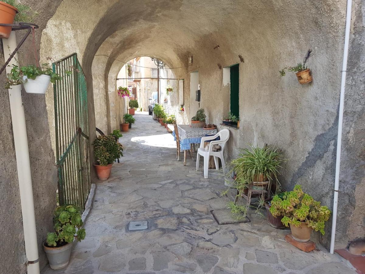 Ferienwohnung Casa Tranquilla E Luminosa Con Terrazzo A Due Passi Dal Mare Brolo Exterior foto