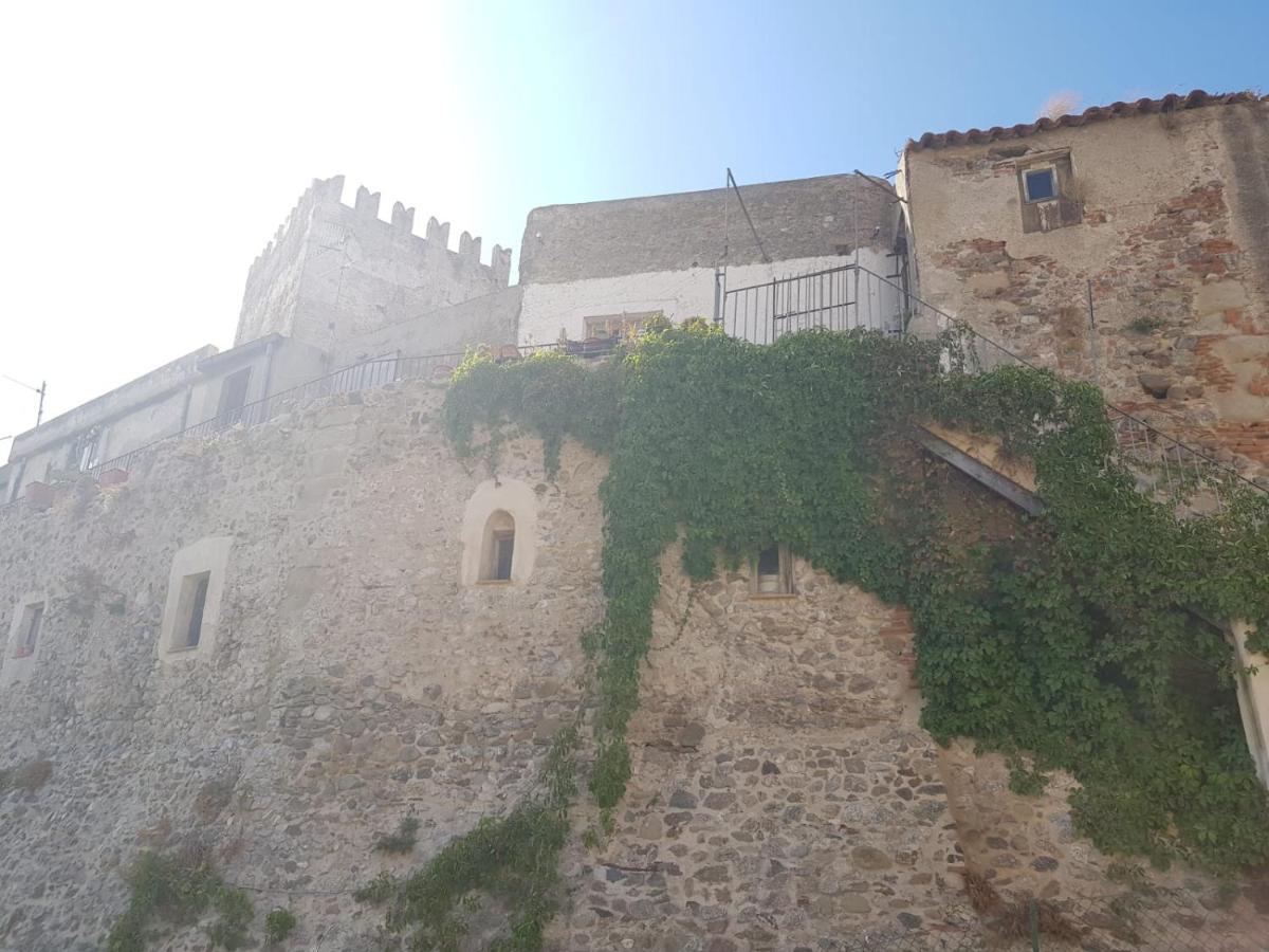 Ferienwohnung Casa Tranquilla E Luminosa Con Terrazzo A Due Passi Dal Mare Brolo Exterior foto