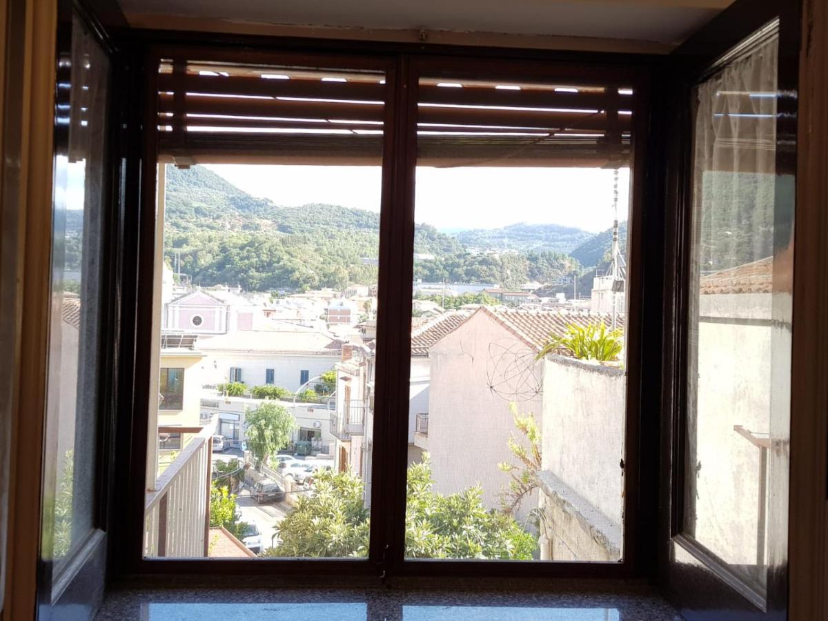Ferienwohnung Casa Tranquilla E Luminosa Con Terrazzo A Due Passi Dal Mare Brolo Exterior foto